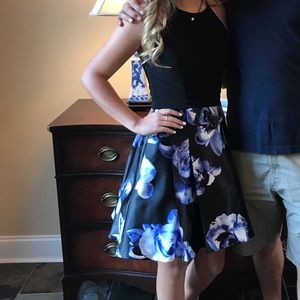 Adorable formal dress with pockets!